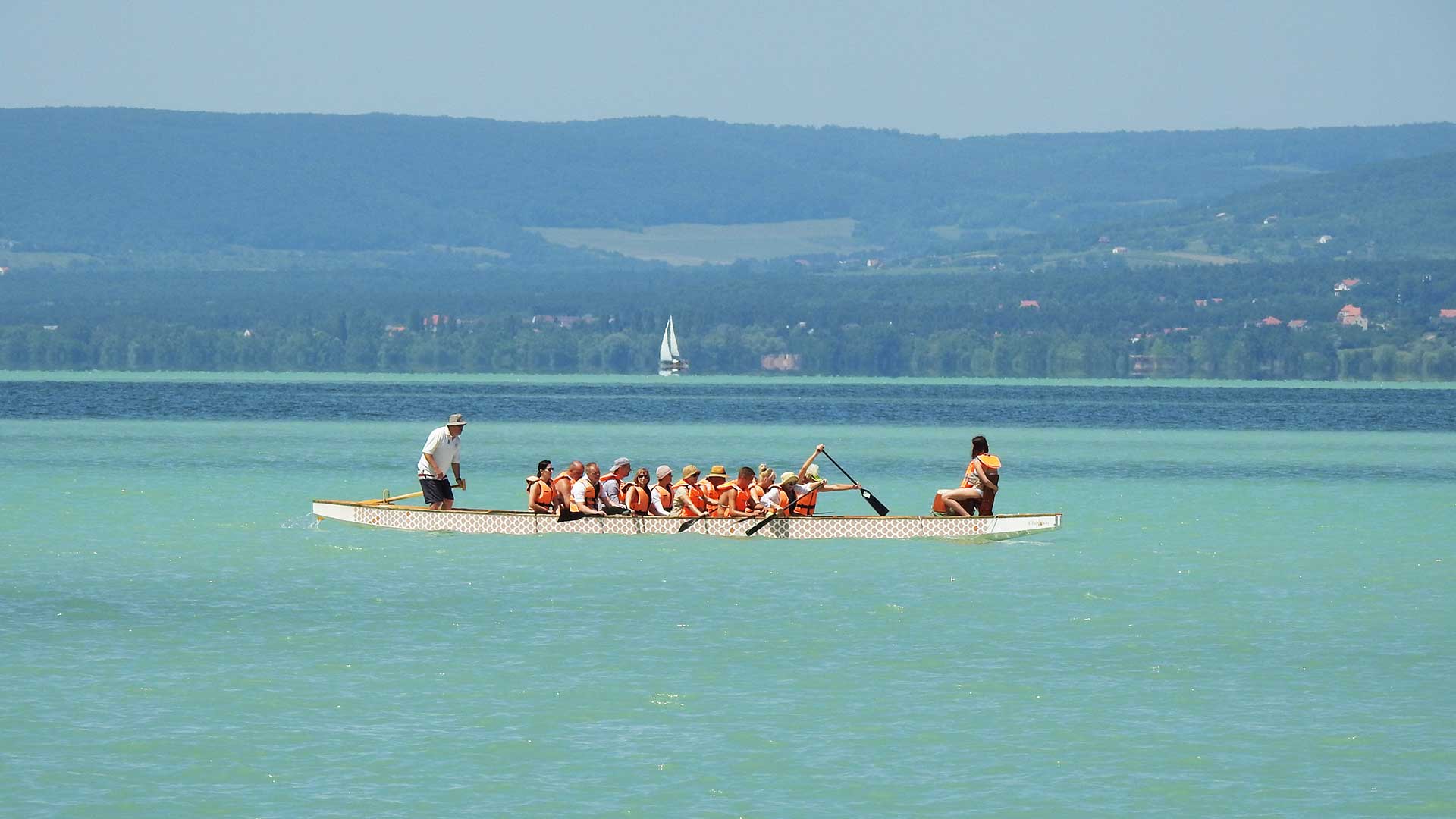 Sárkányhajó Balatonföldváron.