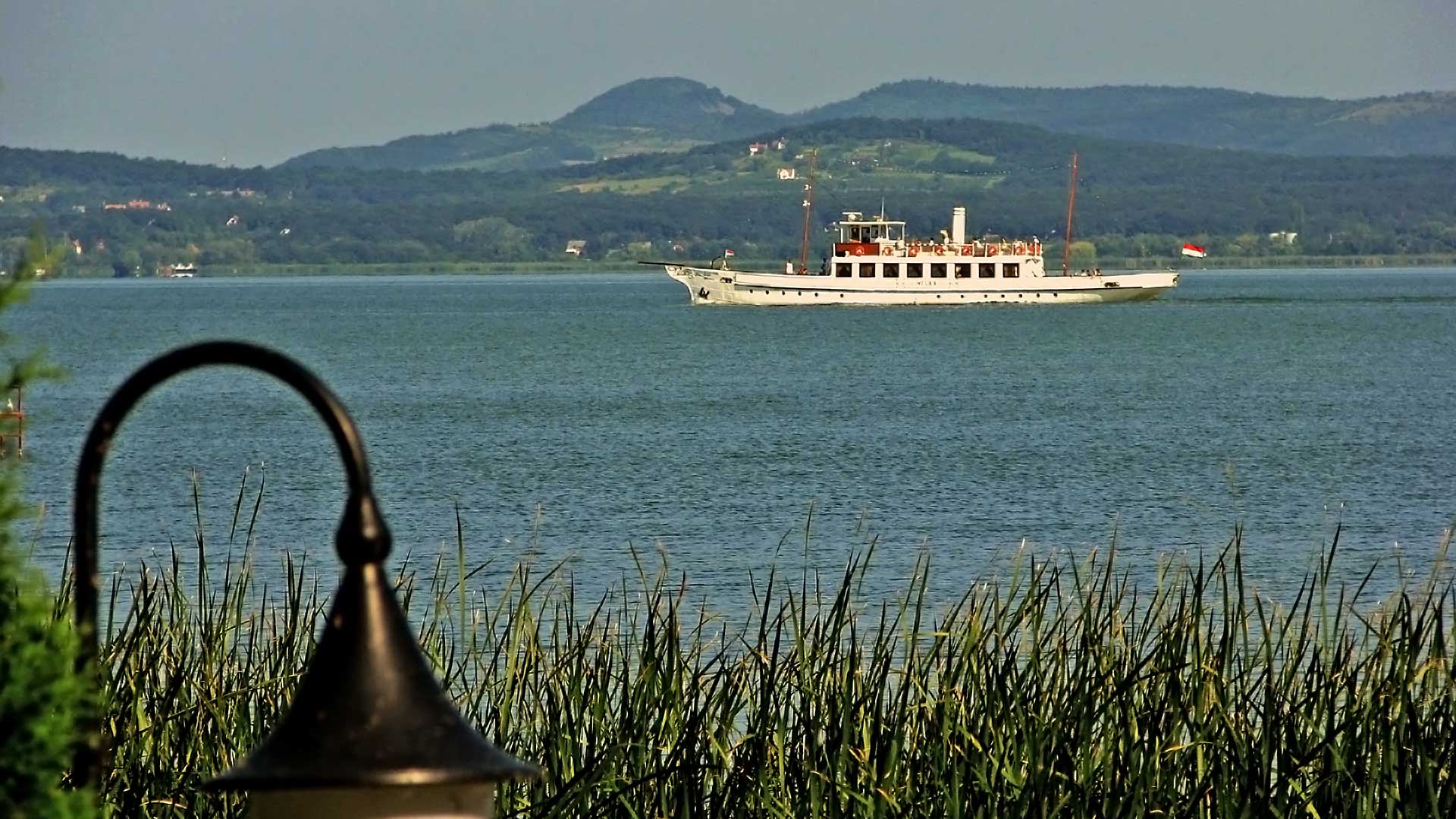 A Balaton legromantikusabb hajója. 3 készült belőle: Helka, Kelén, Zebegény. Ez utóbbit elvitték a Dunára.