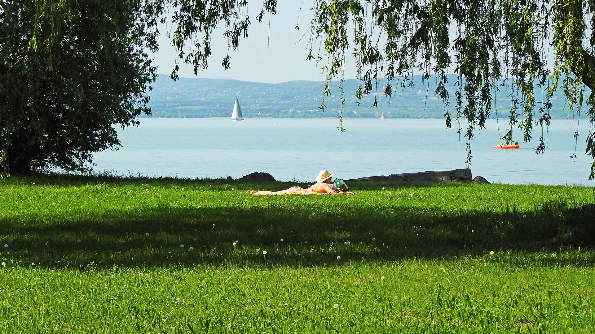 Sajnos nem juthat mindenkinek közvetlen vízparti telek a Balatonnál.