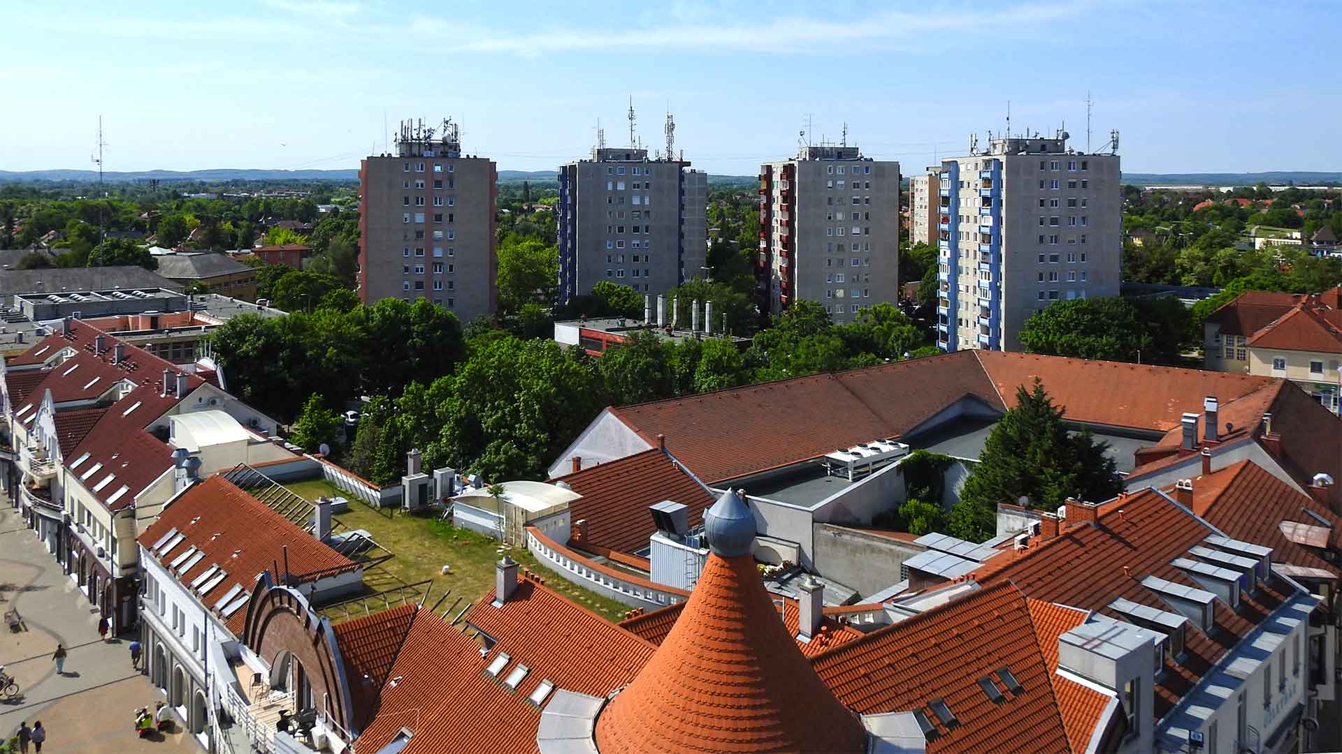 Siófok, Tanácsház utca 3 - 1 és Sió utca 21 - 19 szám alatti 10 emeletes panellakások