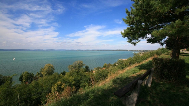 Balatonvilágoson, nyaraló eladó