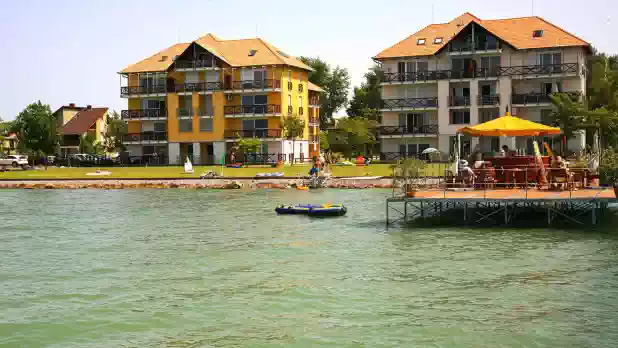 Balatonőszöd, Hullám üdülőpark.