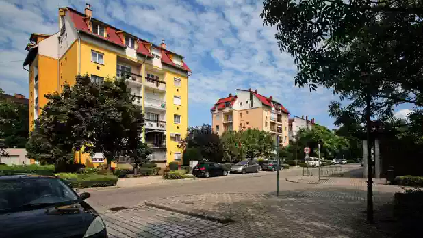 Siófok, Újpiac tér 3 - 4 - 5 szám alatti lakások