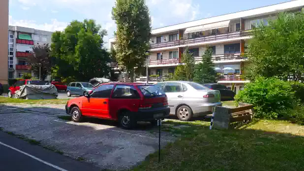 Siófok, Bókay János utca egyik társasháza, a lakásaival